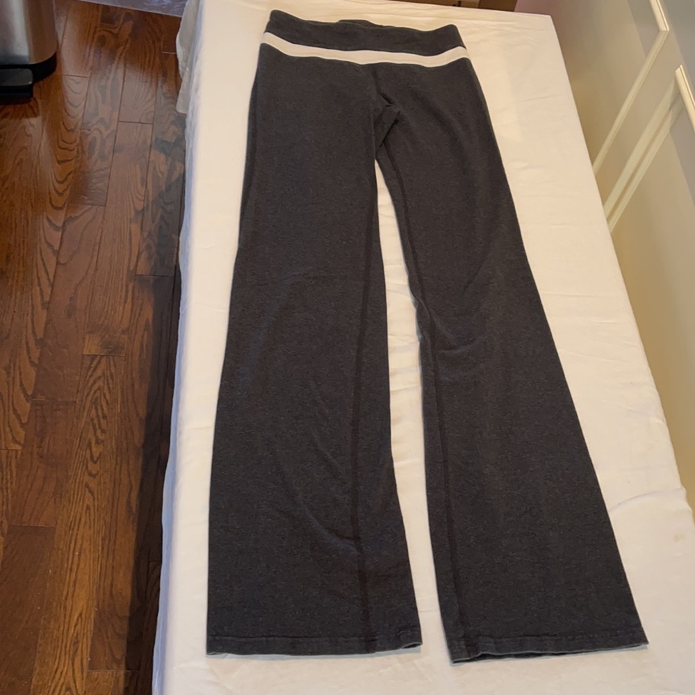 Yoga pants - Picture 2 of 9